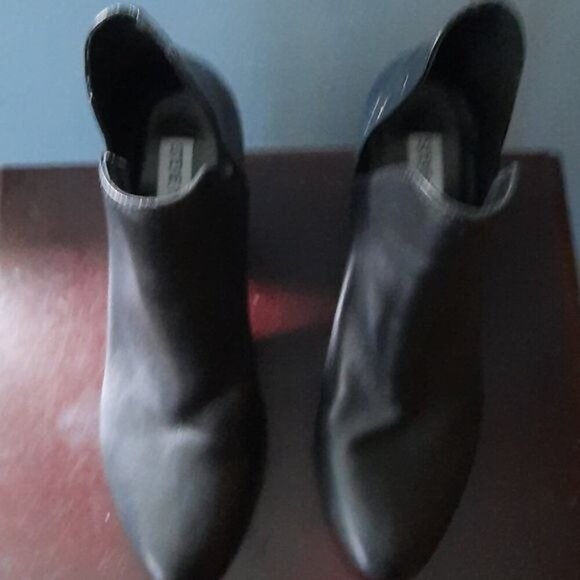 Steve Madden Black Rookie  Leather Upper Crocodile Print 3 Inch Heel Size 8.5 - Picture 3 of 12